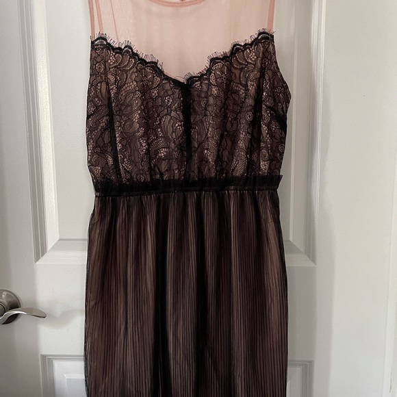 Tulle & Lace sleeveless mini dress by Forever 21 - Picture 2 of 3